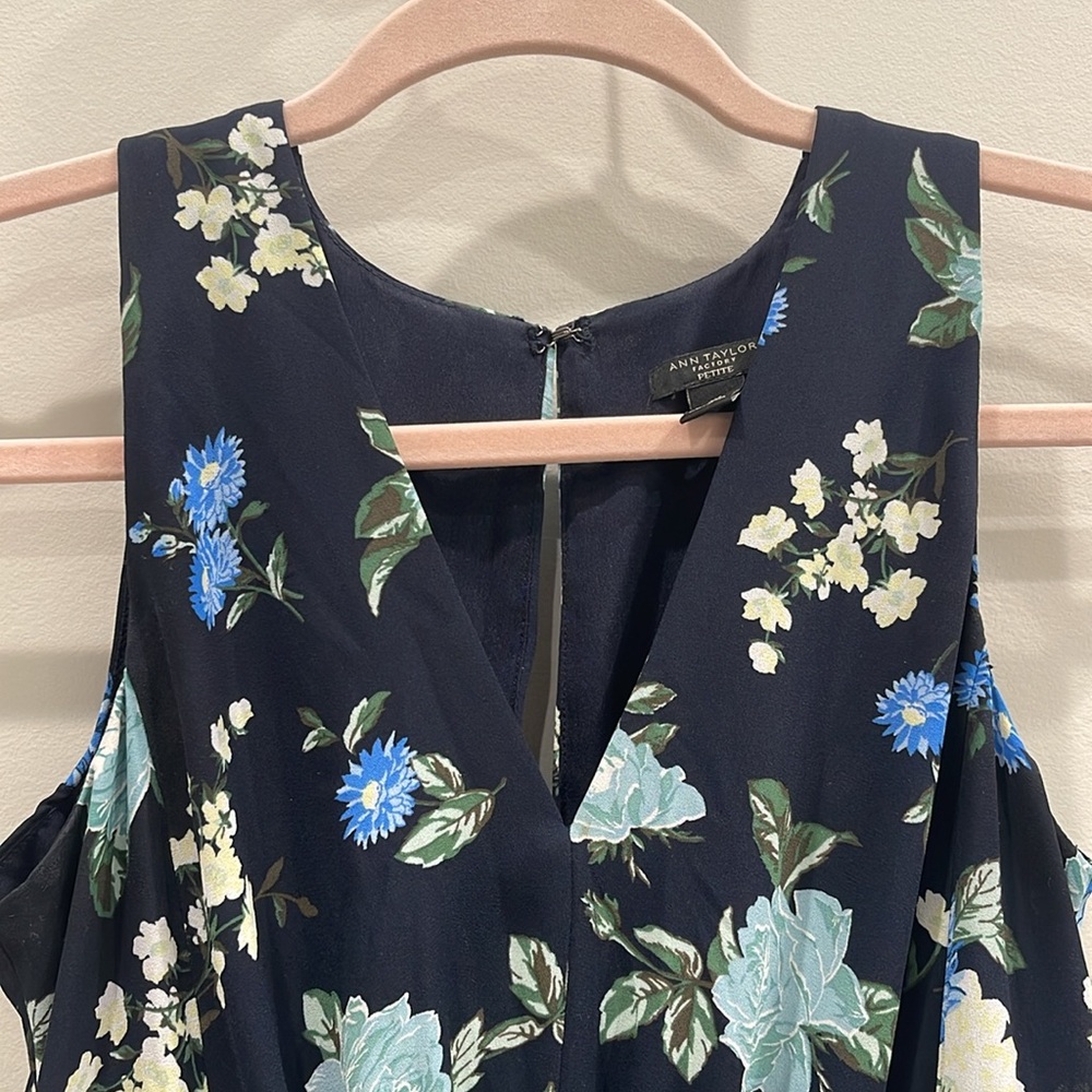 Ann Taylor Factory Fit& Flare Floral Dress size 00P - Picture 4 of 7